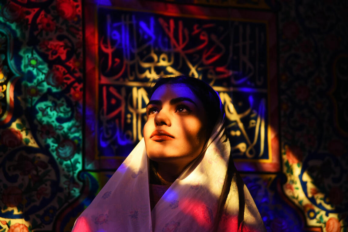 “Hopeful Glance” by Hakan Aydın